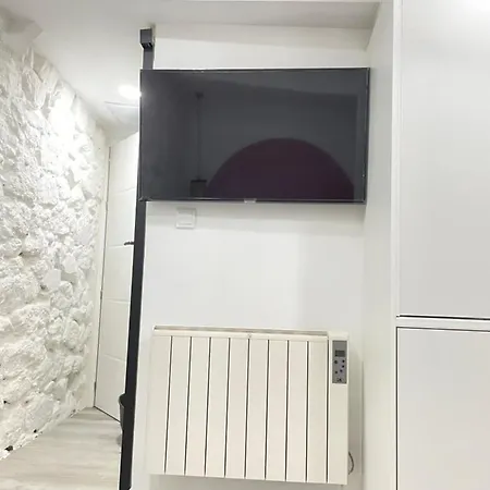 Pequena Independiente Al Lado Burgas *